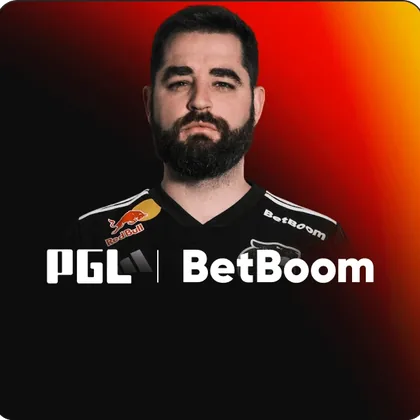 Jogador de esports com camisa da BetBoom e o logotipo da PGL
